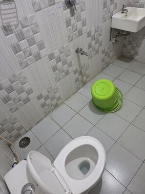 Bathroom - JR RESIDENCY (Thirukadaiyur)