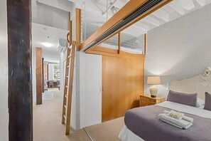 1 bedroom, desk, iron/ironing board, WiFi