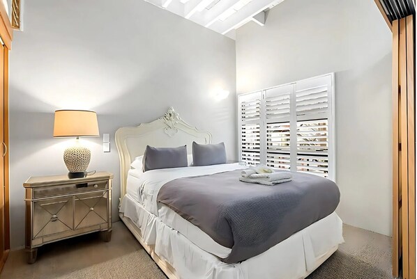 1 bedroom, desk, iron/ironing board, WiFi