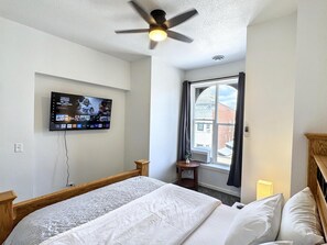 2 habitaciones, tabla de planchar con plancha, wifi y ropa de cama 