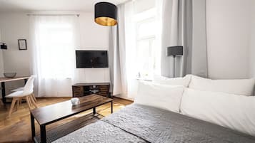 1 Schlafzimmer, Zimmersafe, Schreibtisch, Bügeleisen/Bügelbrett