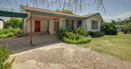 Hike From Your Door! Pet-Friendly Whitney Home