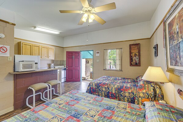 Internet, bed sheets - 8 Mi to Lake Whitney State Park: Quaint Studio! (Whitney)