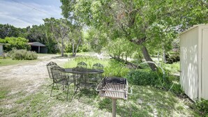 A backyard with a grill, metal chairs, and a table. - On-Site Trails! Cozy Whitney Cottage 2 Mi to Lake (Whitney)
