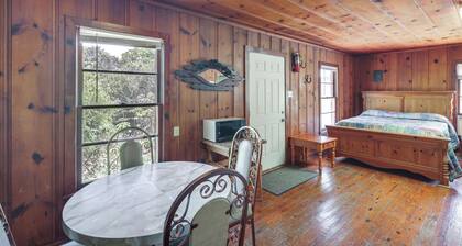 On-Site Trails! Cozy Whitney Cottage 2 Mi to Lake