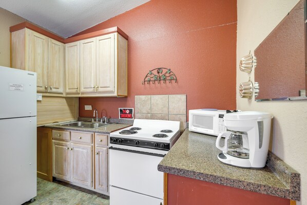 Fridge, microwave, stovetop, coffee/tea maker