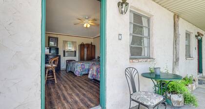 Studio w/ Trail Access: 8 Mi to Lake Whitney St Pk