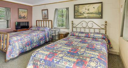 Patio & Trail Access: Lake Whitney Studio!