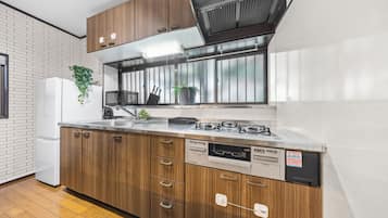 Fridge, microwave, stovetop, electric kettle
