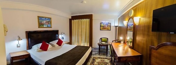 Chambre Standard, vue ville | Fer et planche à repasser, Wi-Fi gratuit