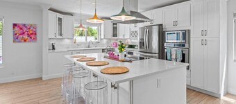 Spacious 5-bedroom house with fitness room and AC in welcoming Fort Lauderdale