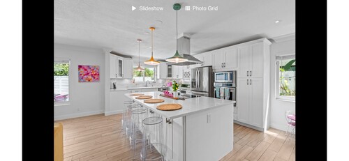 Spacious 5-bedroom house with fitness room and AC in welcoming Fort Lauderdale