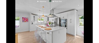 Spacious 5-bedroom house with fitness room and AC in welcoming Fort Lauderdale