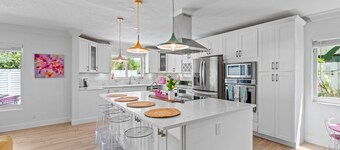 Spacious 5-bedroom house with fitness room and AC in welcoming Fort Lauderdale