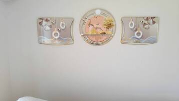 2 bedrooms, desk, iron/ironing board, travel crib