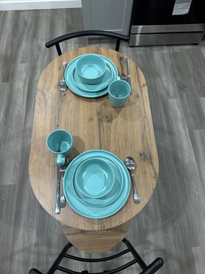 Dining - Spacious guest suite in Regina, Canada (Regina)
