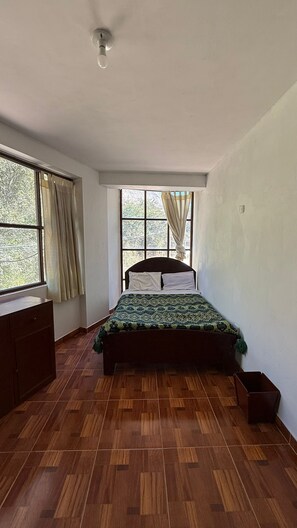 Egyptian cotton sheets, premium bedding, down comforters, pillowtop beds - Hostal Aylluq Wasin  (Urubamba)