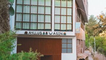 Mặt tiền nơi lưu trú