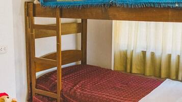 Khu vực làm việc phù hợp cho laptop, bàn ủi/dụng cụ ủi quần áo