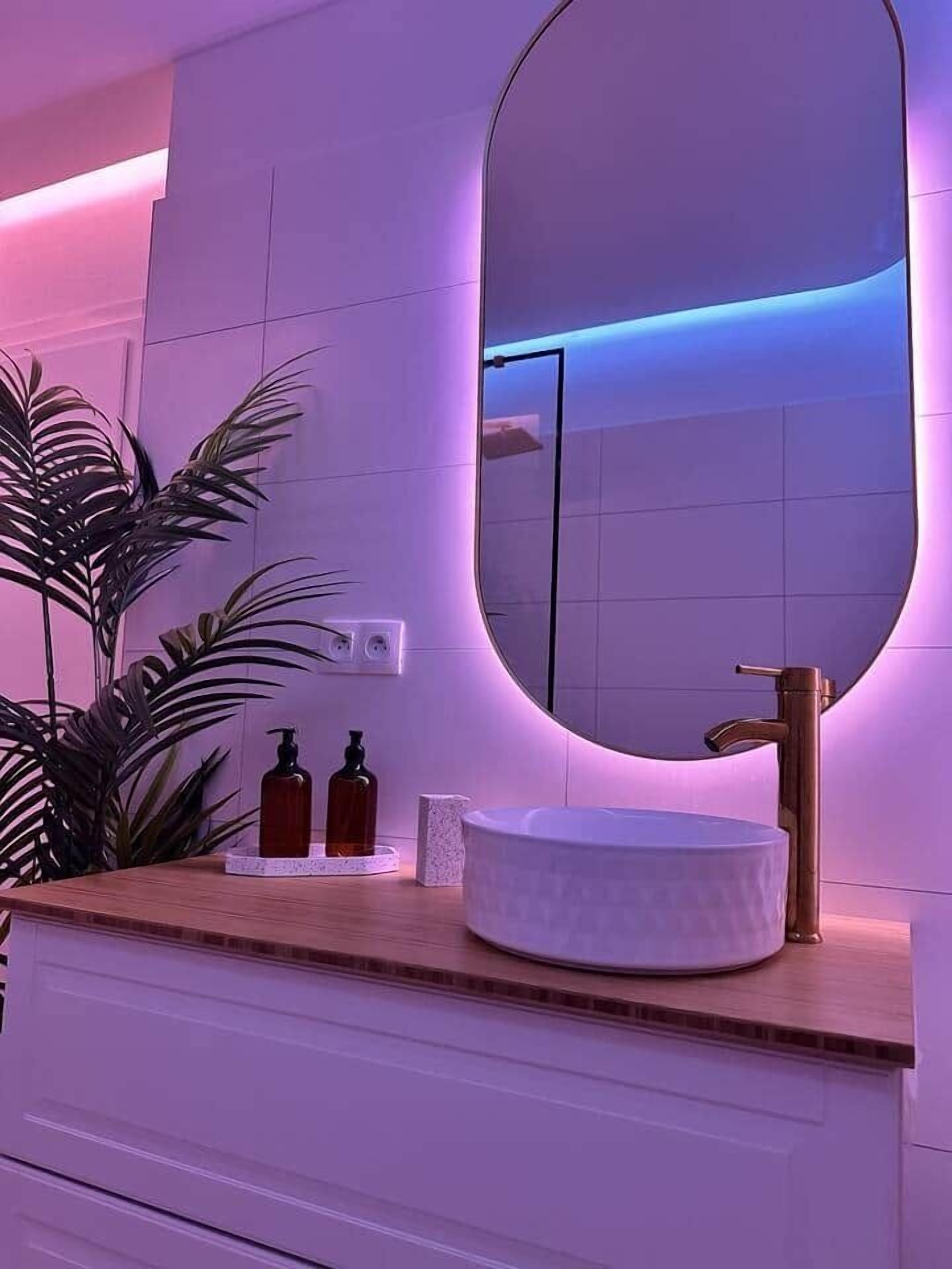 Secador de pelo, jabón, papel higiénico