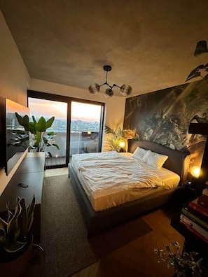 1 bedroom, desk, iron/ironing board, WiFi
