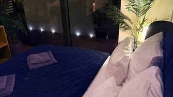 1 makuuhuone, työpöytä, silitysrauta/-lauta, Wi-Fi