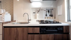 A modern kitchen with a built-in dishwasher, a stainless steel sink, and a gas stove. - Shinjuku commercial area-Shinjuku Area-East Shinjuku Shinjuku-2Room-Max5P-Japanese style-Ueno Shinjuku-Ikebukuro-Shibuya Direct access (新宿区新宿)
