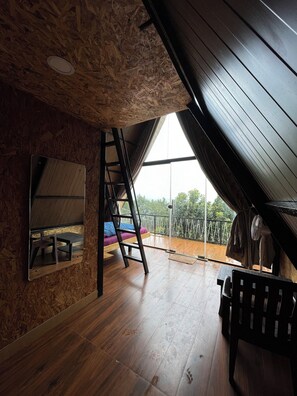 이집트산 면 시트, 고급 침구, 책상, 노트북 작업 공간