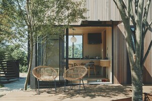 Refrigerador, placa de cocina, utensilios de cocina