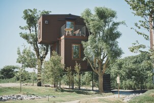 Caja de seguridad en la habitación y escritorio 