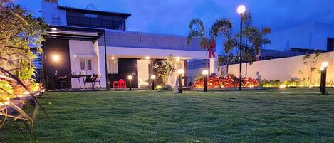 المنطقة المحيطة بالمنشأة