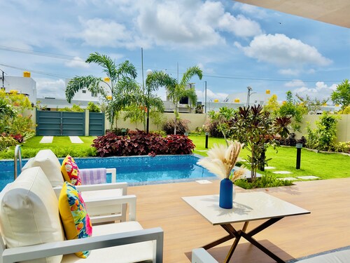 1hr from Bangalore, Outdoor Cinema, Pool, BBQ, Lawn & Meditation Room, Party!