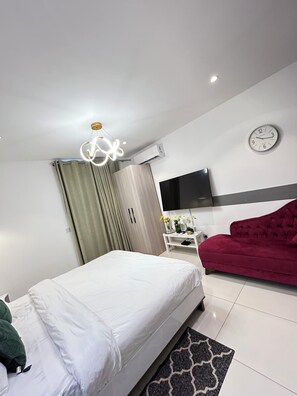 Studio, Balcony, City View