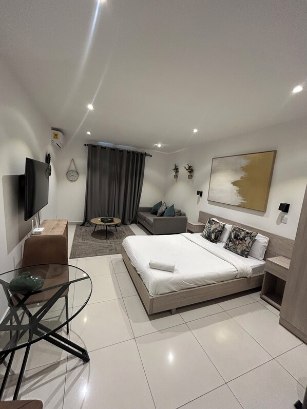 Desk, iron/ironing board, free WiFi