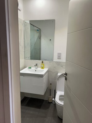 Free toiletries, towels, soap, toilet paper