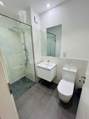 Studio, Balcony, City View | Bathroom