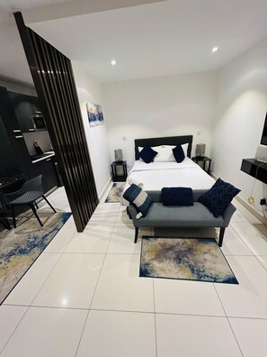 Studio, Balcony, City View | Desk, iron/ironing board, free WiFi - Luxury Vane Lennox Apartment  (Accra)