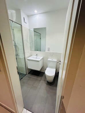 Free toiletries, towels, soap, toilet paper