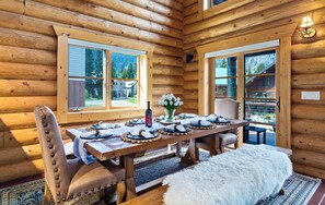 Dining - Black Bear Lodge (Snoqualmie Pass)