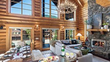 Älytelevisio, takka, videopelejä, DVD-soitin