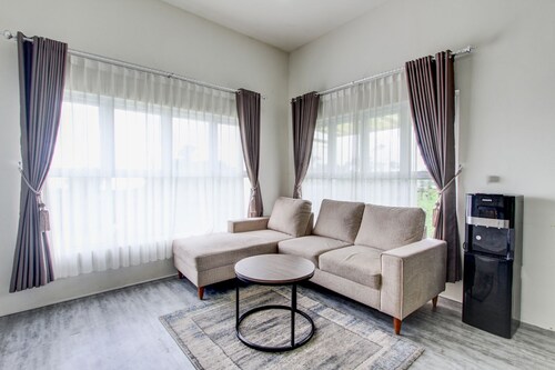 Collection O 94740 Sudirto Villa Dan