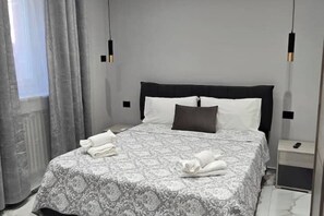 1 habitación, tabla de planchar con plancha, wifi y ropa de cama
