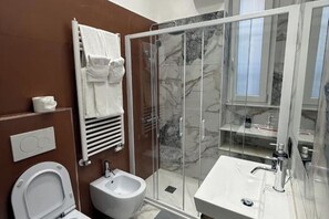 Shower, free toiletries, hair dryer, bidet - Feffo's home (Roma)