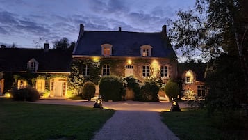 Mặt tiền nơi lưu trú