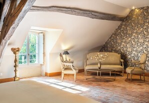 Exclusive Suite, Park View | Living room