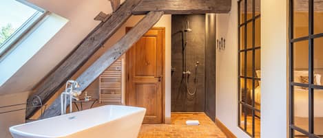 Exclusive Suite, Park View | Bathroom | Hair dryer, bathrobes, slippers, soap