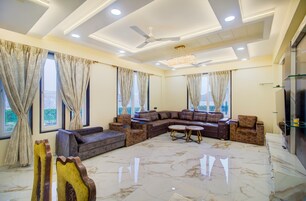 家庭别墅, 阳台, 泳池景观 | 起居区