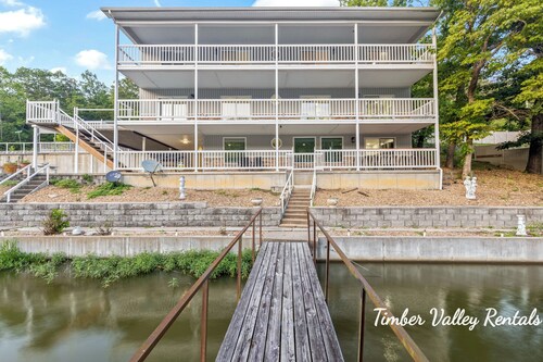 Lakefront 2BR Retreat w/ Dock Access+Scenic Views