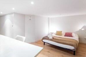 1 bedroom, iron/ironing board, Internet, bed sheets