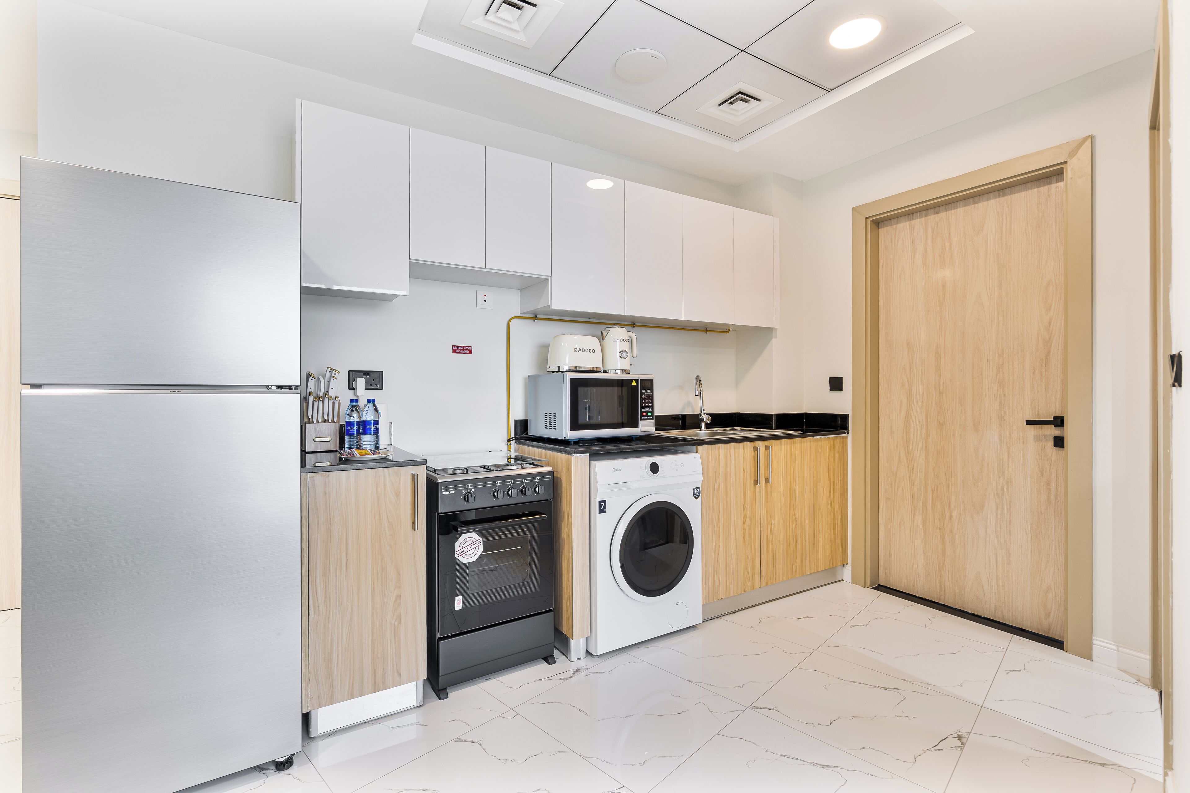 Exclusive Apartment, Balcony, City View | Private kitchen | Microwave, oven, stovetop, highchair